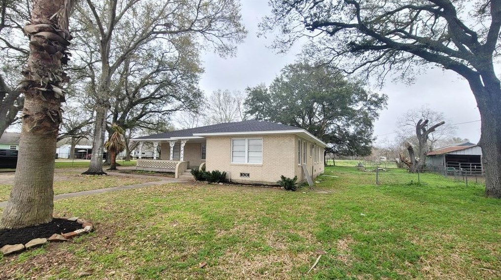 2717 Nichols Ave, Bay City, TX 77414