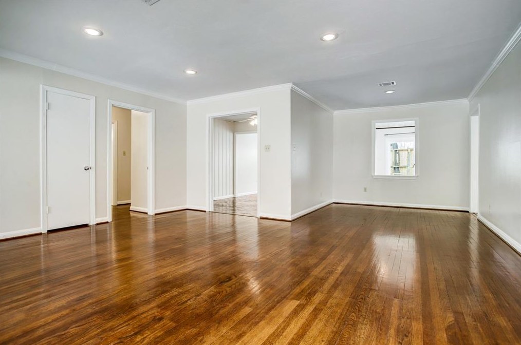 7 Bash Pl, Houston, TX 77027