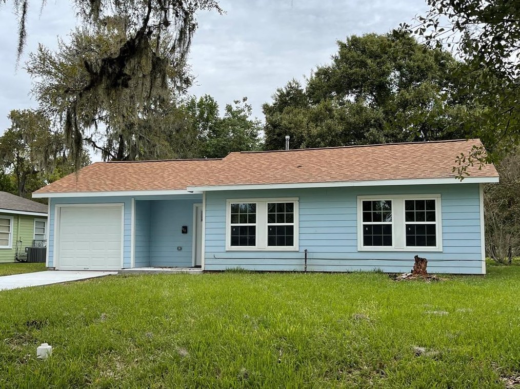 419 Center Way St, Richwood, TX 77566