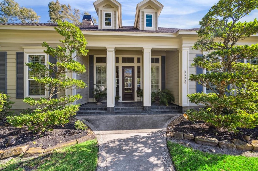 1402 Sheltering Oaks Ln, Humble, TX 77345