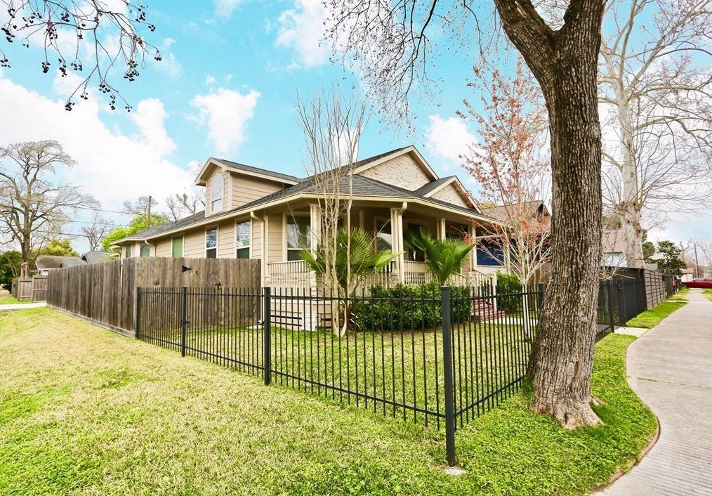 901 Walton St, Houston, TX 77009