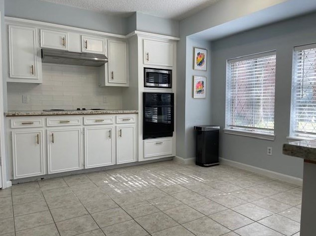 10049 Kemp Forest Dr, Houston, TX 77080