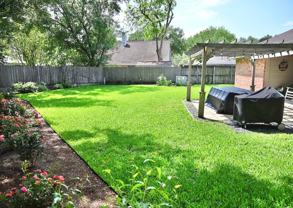 10207 Wayward Wind Ln, Houston TX  77064-5401 exterior