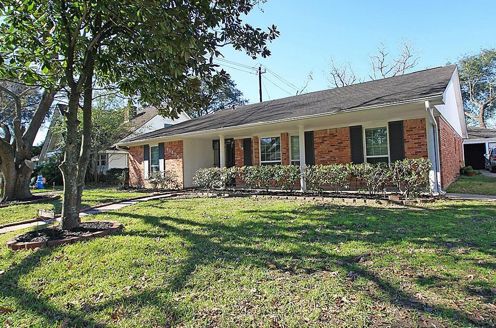 10406 Bob White Dr, Houston TX  77096-4612 exterior