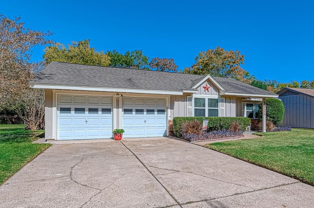 7014 Sharpview Dr, Houston, TX 77074-4822