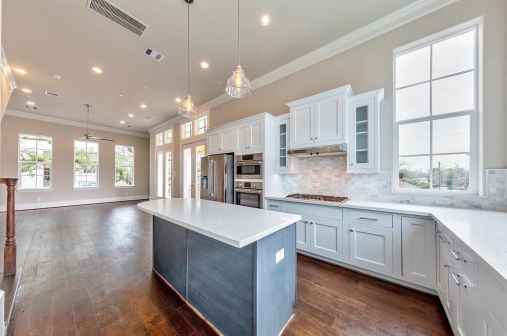 2702 Harvard St, Houston, TX 77008-2134