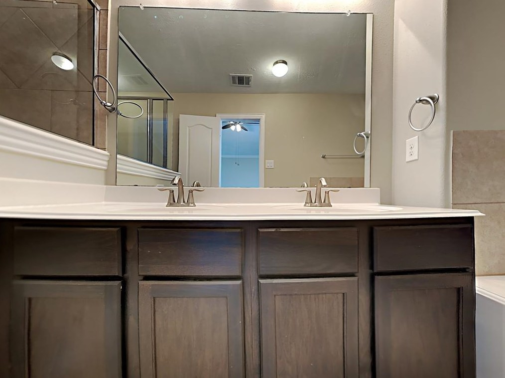 5104 Caldera Ct, Houston TX  77066-1046 exterior
