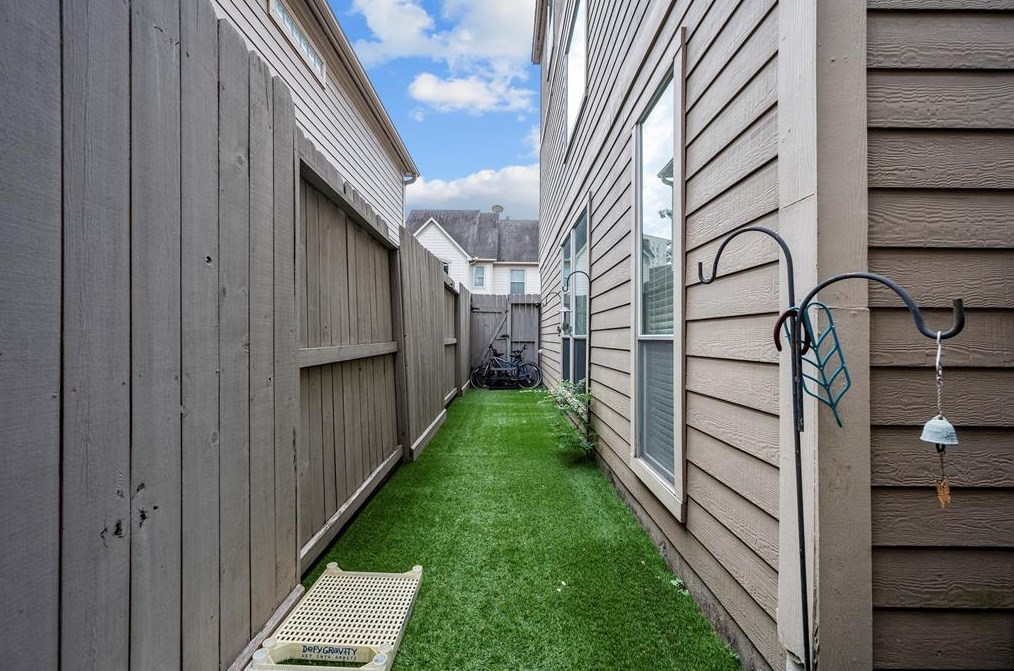 2022 Bailey St, Houston TX  77019-4543 exterior