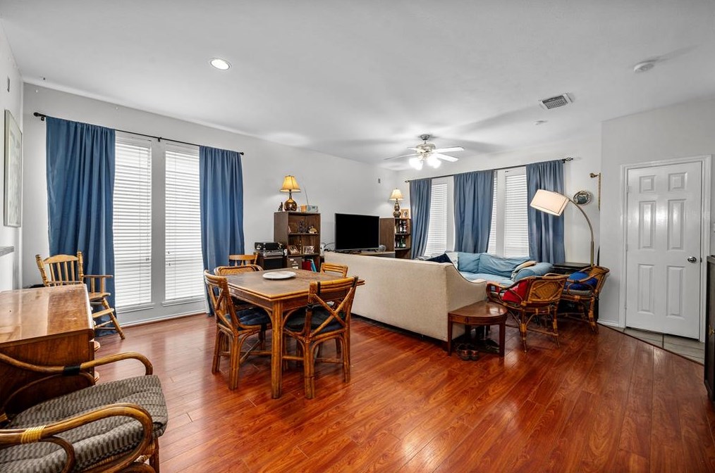 2022 Bailey St, Houston TX  77019-4543 exterior