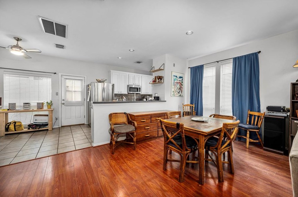 2022 Bailey St, Houston TX  77006-1510 exterior