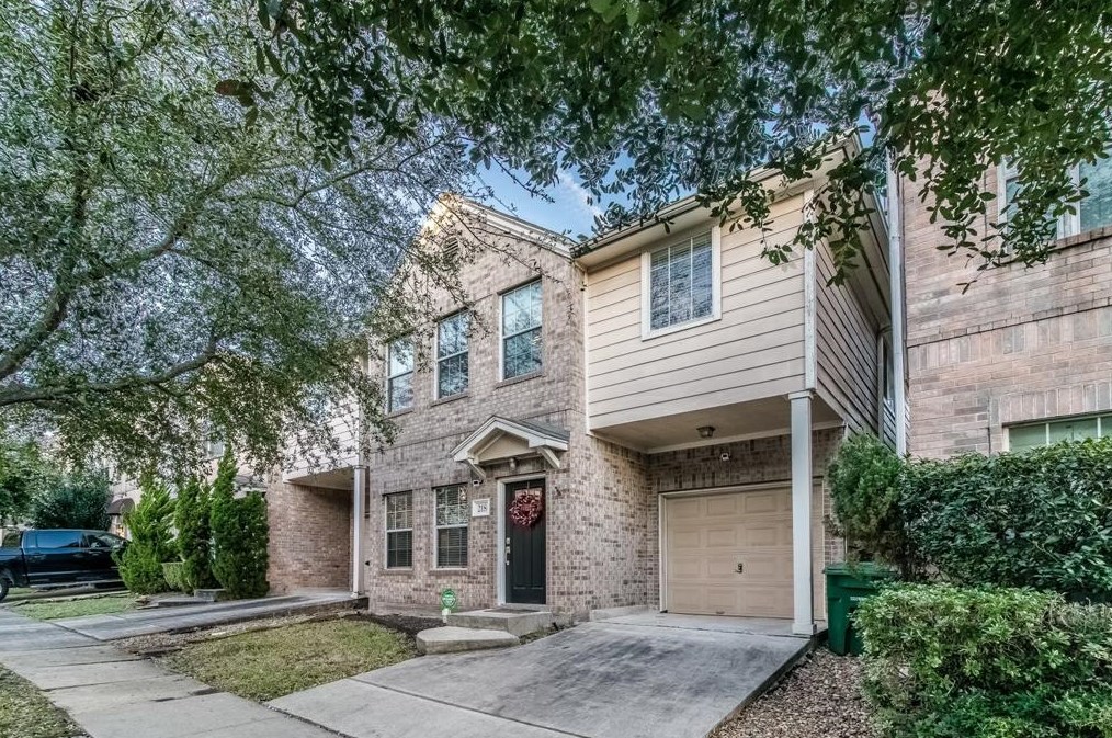 218 Sydnor St, Houston, TX 77020