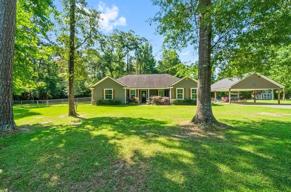 411 Sunny Dr, Livingston, TX 77351-0875
