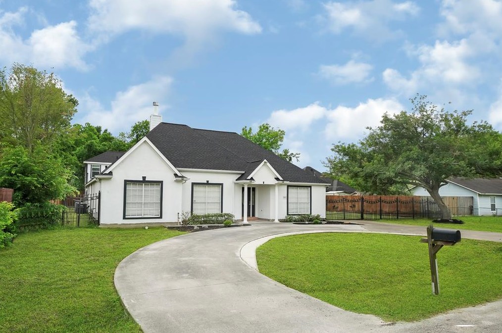 5930 Stonham St, Houston, TX 77048-5321