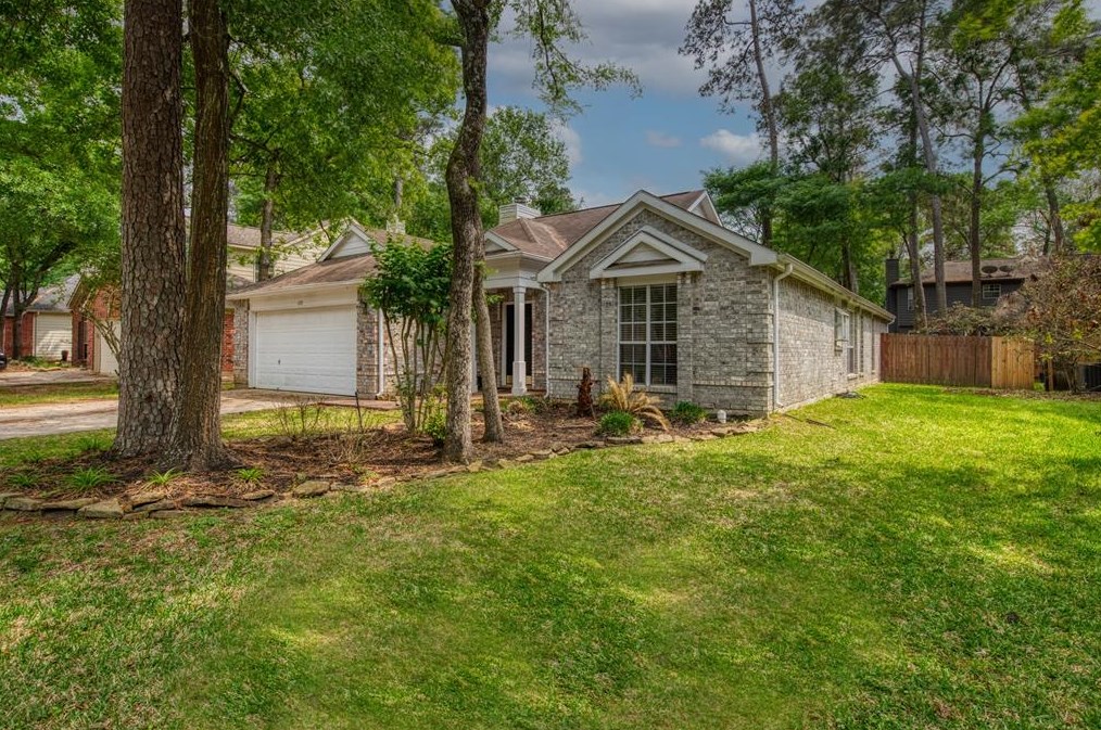 172 Golden Arrow Cir, Spring TX  77381-4608 exterior