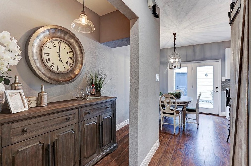 1023 Fountain View Dr, Houston TX  77057-2000 exterior