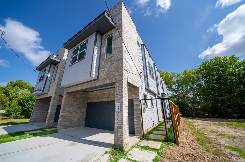 4515 Teton St, Houston TX  77051-1926 exterior