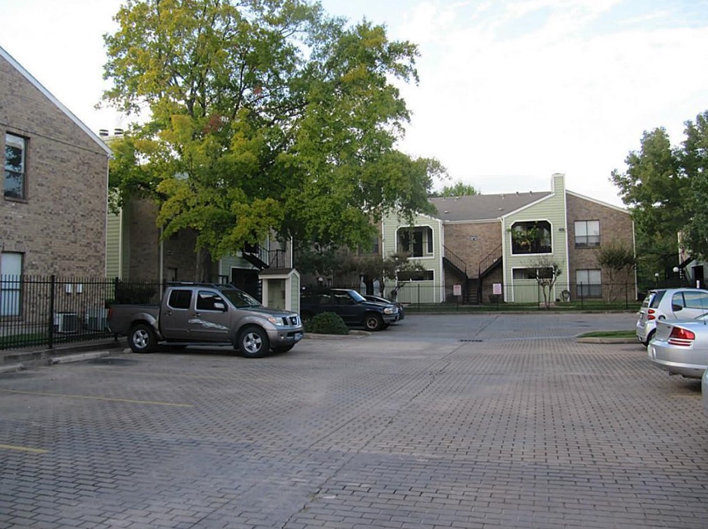 6602 Harbor Town Dr #704, Houston, TX 77036