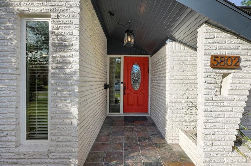 5802 Rutherglenn Dr, Houston, TX 77096-4808