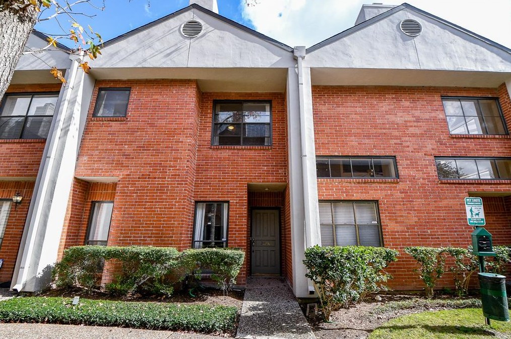 2626 Bering Dr, Houston, TX 77057-5735
