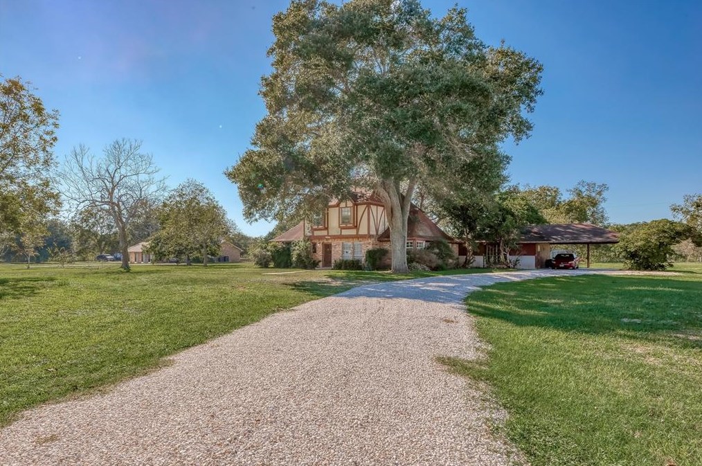 1108 N Caney Trails Dr, Dinsmore, TX 77488