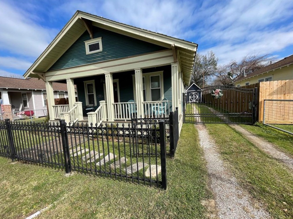 706 Tabor St, Houston, TX 77009-4532
