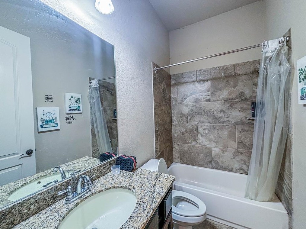 6743 Miller Shadow Ln, Sugar Land TX 77479 exterior