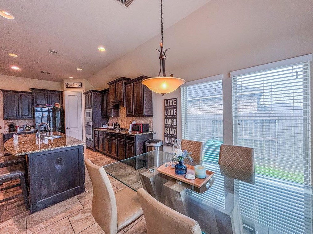 6743 Miller Shadow Ln, Sugar Land TX 77479 exterior