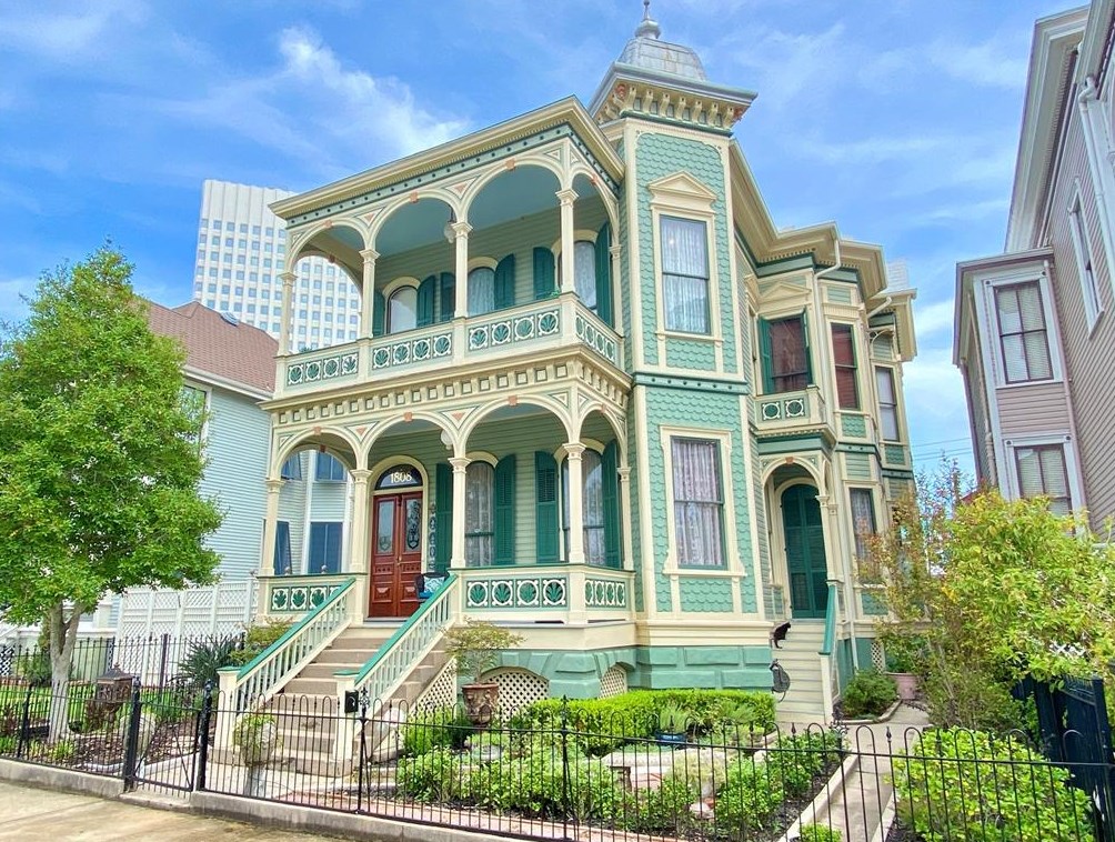 1808 Post Office St, Galveston, TX 77550-4818