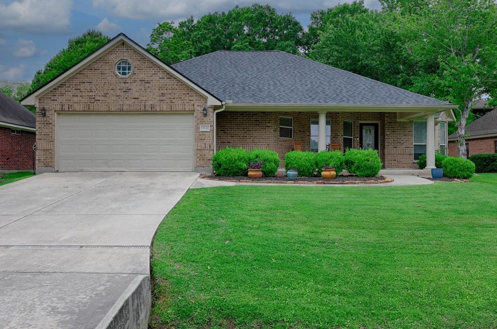9941 Shore Dr, Conroe, TX 77318-6639