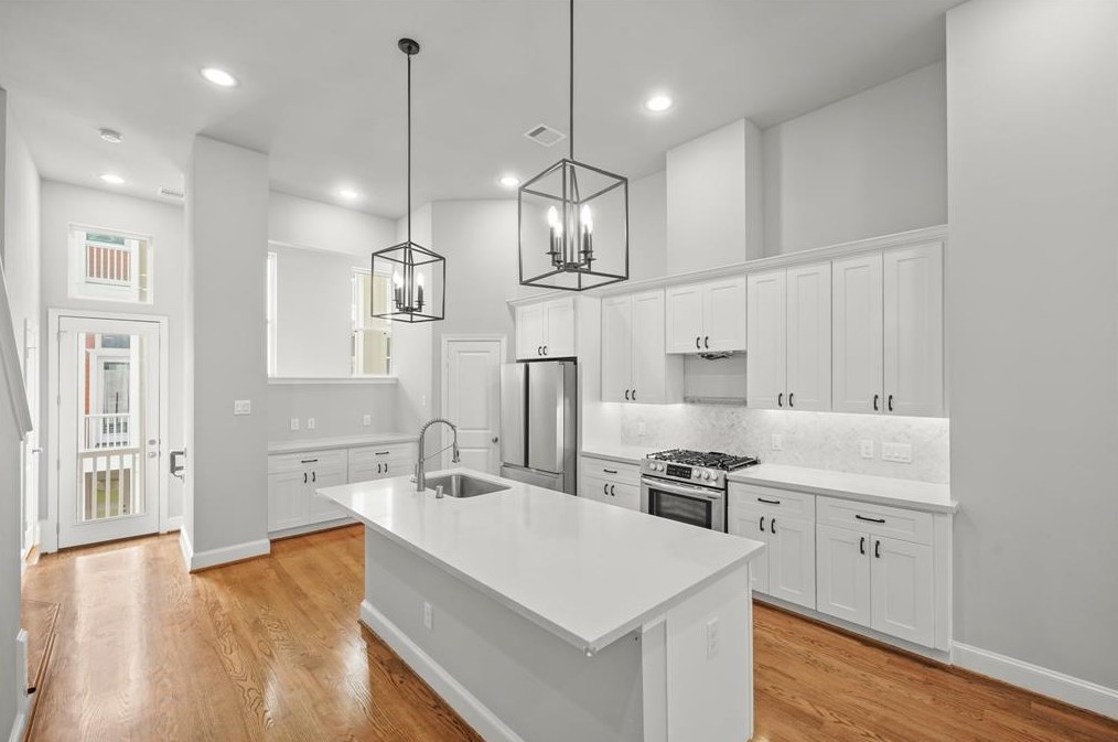 611 24th St, Houston TX  77008-1945 exterior