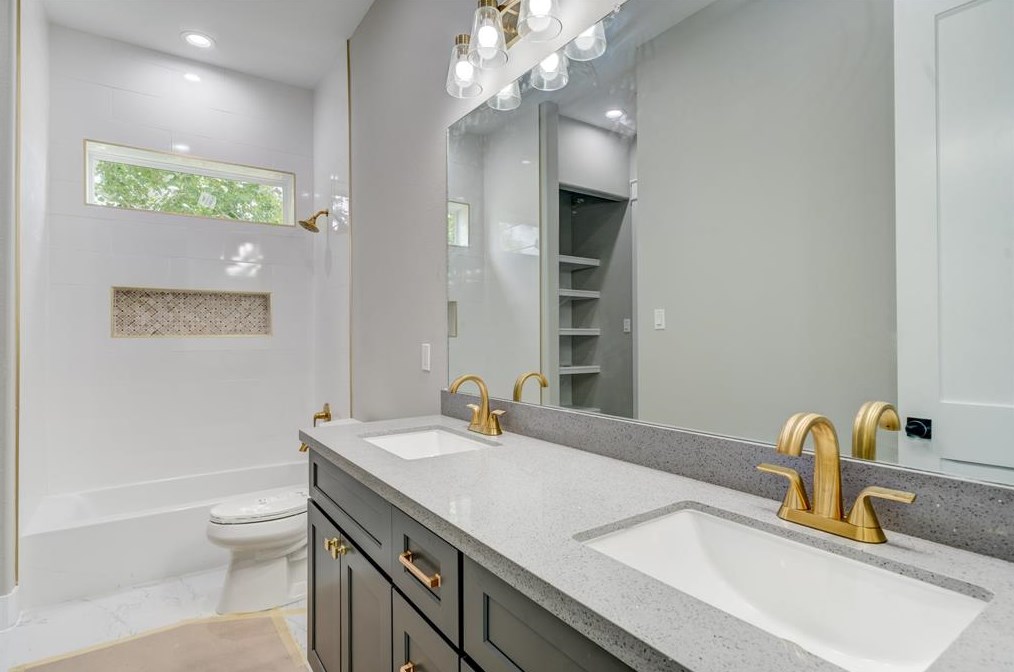 137 33 St, Houston TX  77022-5105 exterior