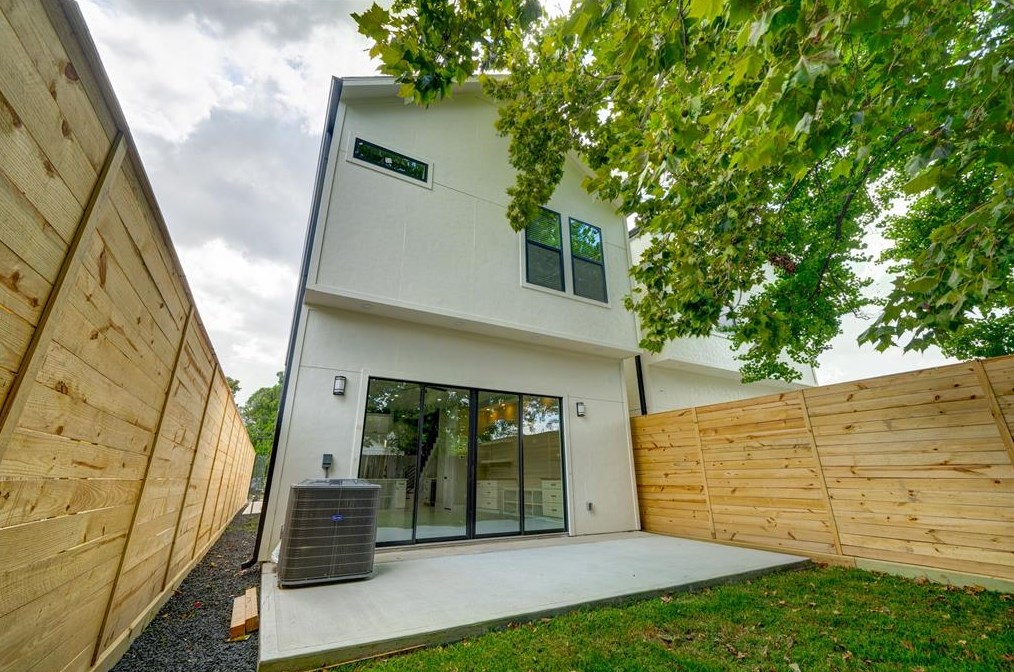 137 33 St, Houston TX  77022-5105 exterior