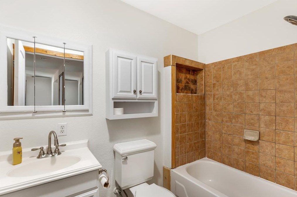 19479 Wells Rd, Conroe TX  77306-9342 exterior