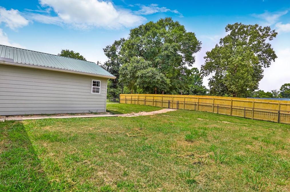 19479 Wells Rd, Conroe TX  77306-9342 exterior
