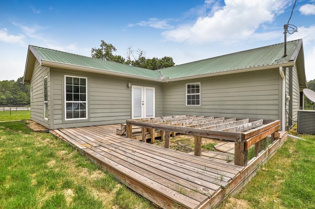 19479 Wells Rd, Conroe TX  77306-9342 exterior