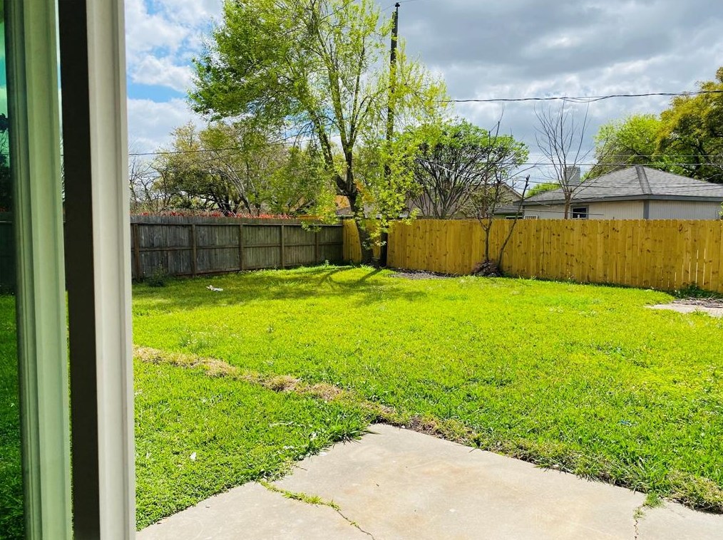 6119 Heatherbloom Dr, Houston TX  77085-3207 exterior
