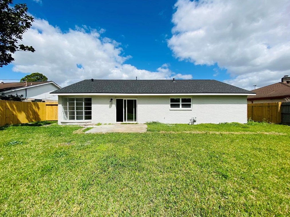 6119 Heatherbloom Dr, Houston TX  77085-3207 exterior