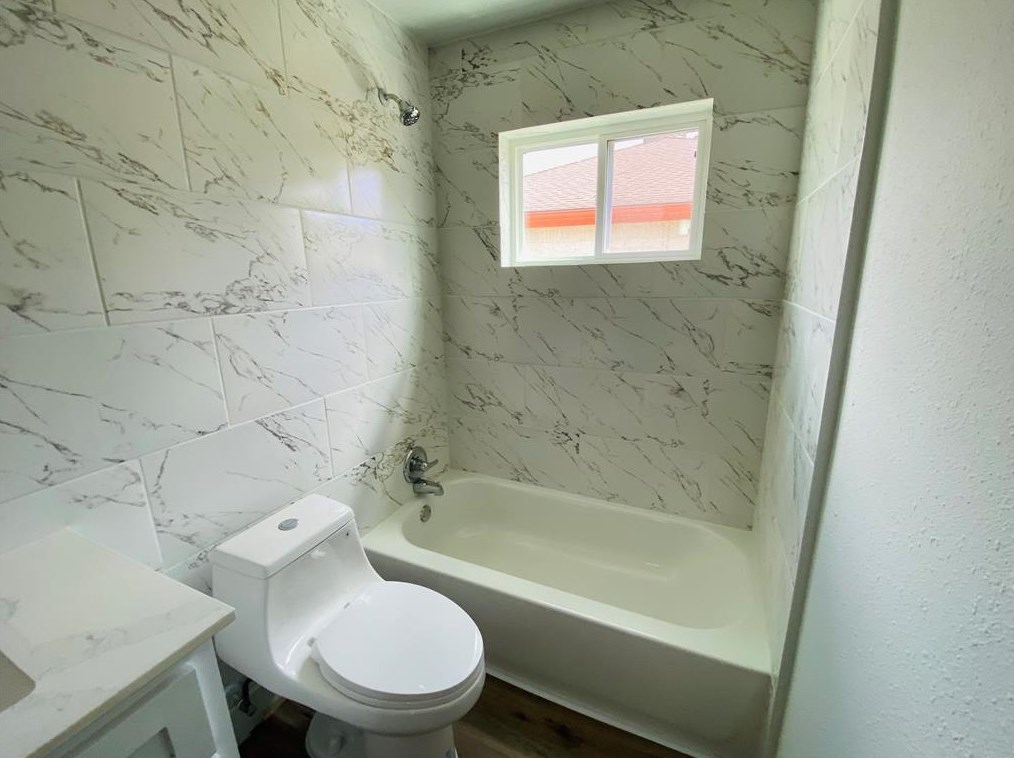 6119 Heatherbloom Dr, Houston TX  77085-3207 exterior