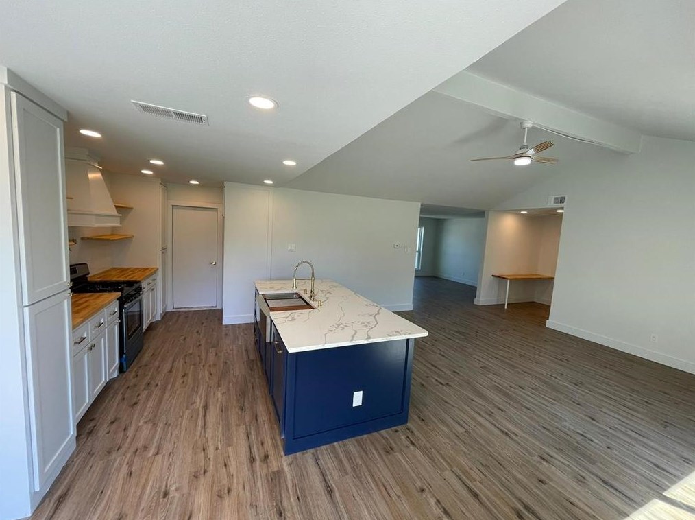 6119 Heatherbloom Dr, Houston TX  77085-3207 exterior