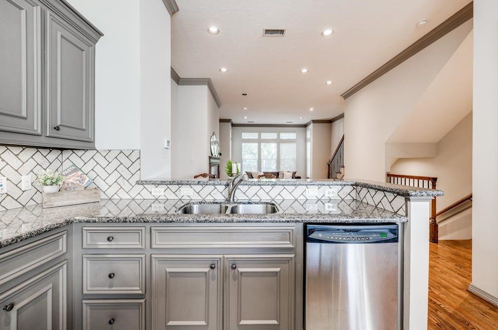 406 Roy St, Houston, TX 77007-7248