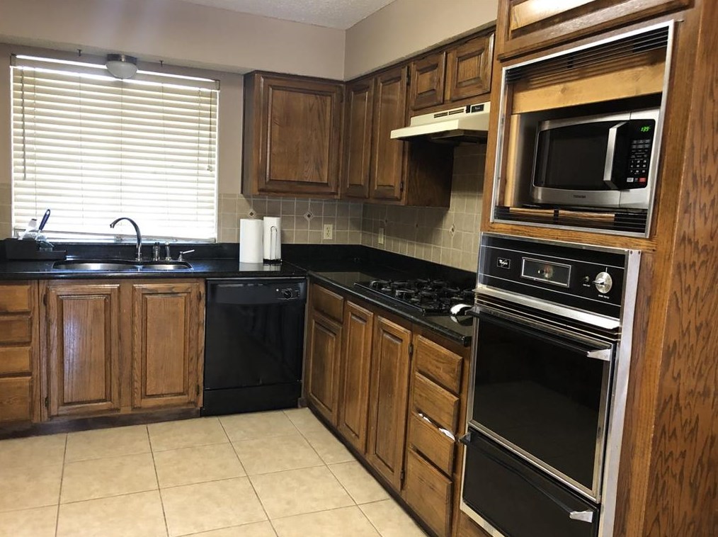 8715 Lawncliff Ln, Houston, TX 77040
