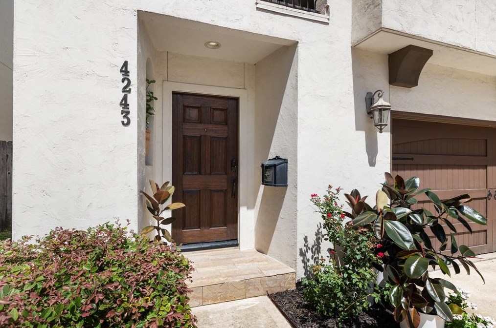 4243 Gibson St, Houston TX  77007-5729 exterior