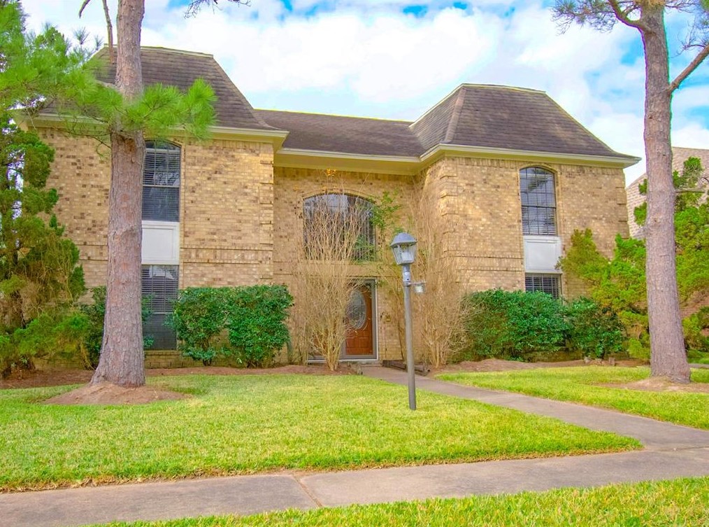 8718 Chelsworth Dr, Houston, TX 77083-5656