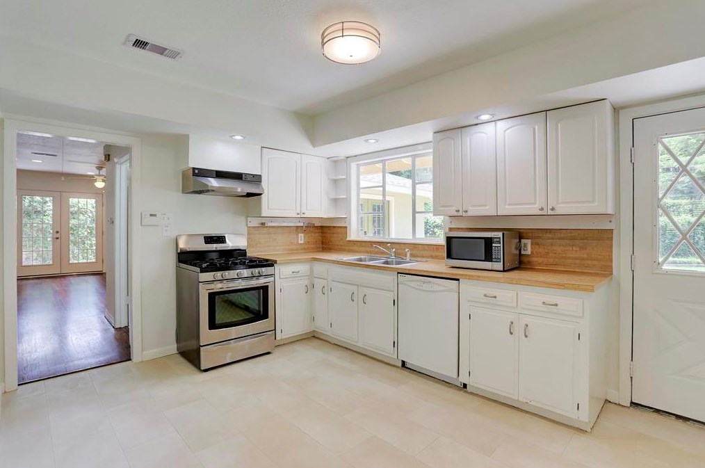 2820 Westgrove Ln, Houston TX  77027-5220 exterior