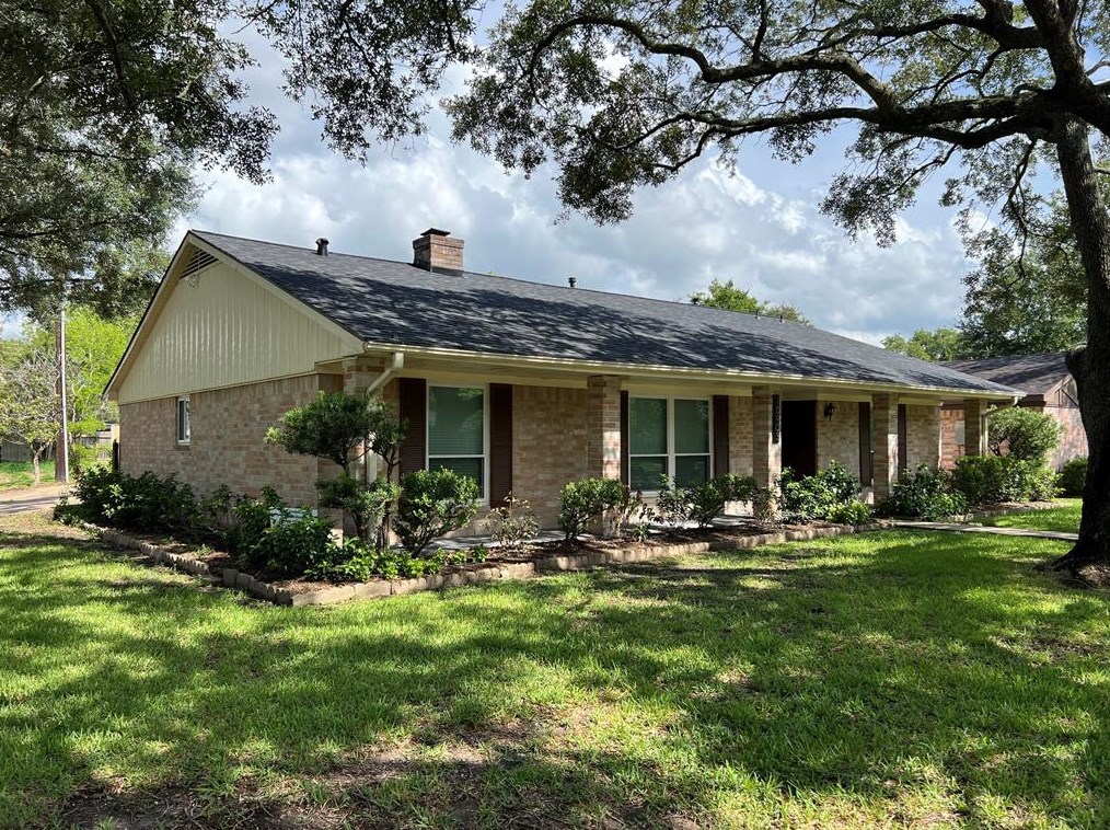 10903 Albury Dr, Houston, TX 77096-5704