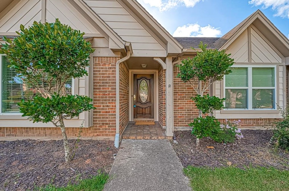 2438 Hodges Bend Cir, Sugar Land TX  77479-1301 exterior