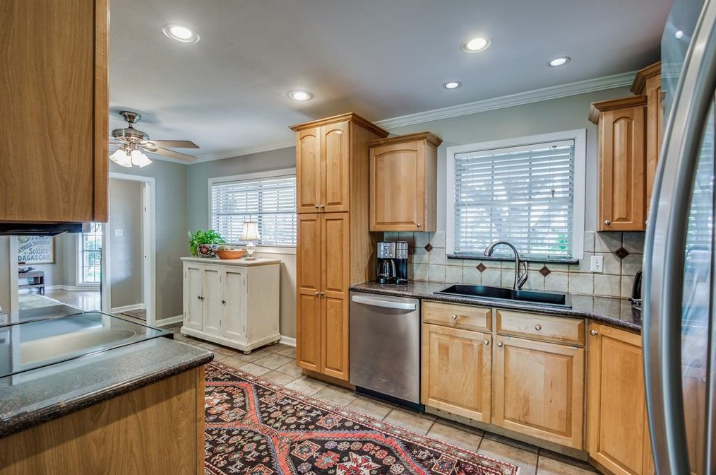 9642 Meadowcroft Dr, Houston TX 77063-3720 exterior