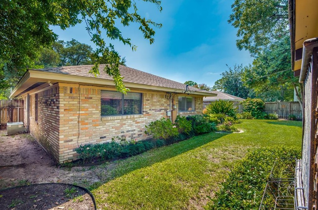 9642 Meadowcroft Dr, Houston TX 77063-3720 exterior