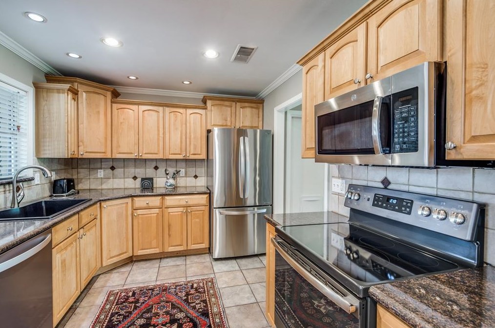 9642 Meadowcroft Dr, Houston TX 77063-3720 exterior