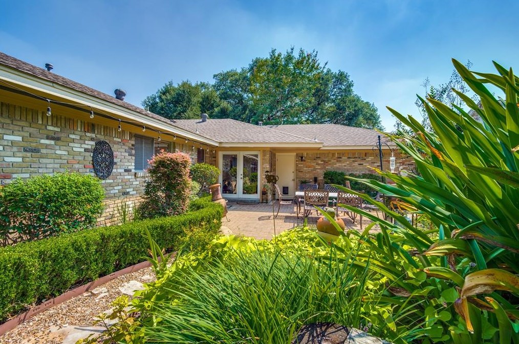 9642 Meadowcroft Dr, Houston TX 77063-3720 exterior